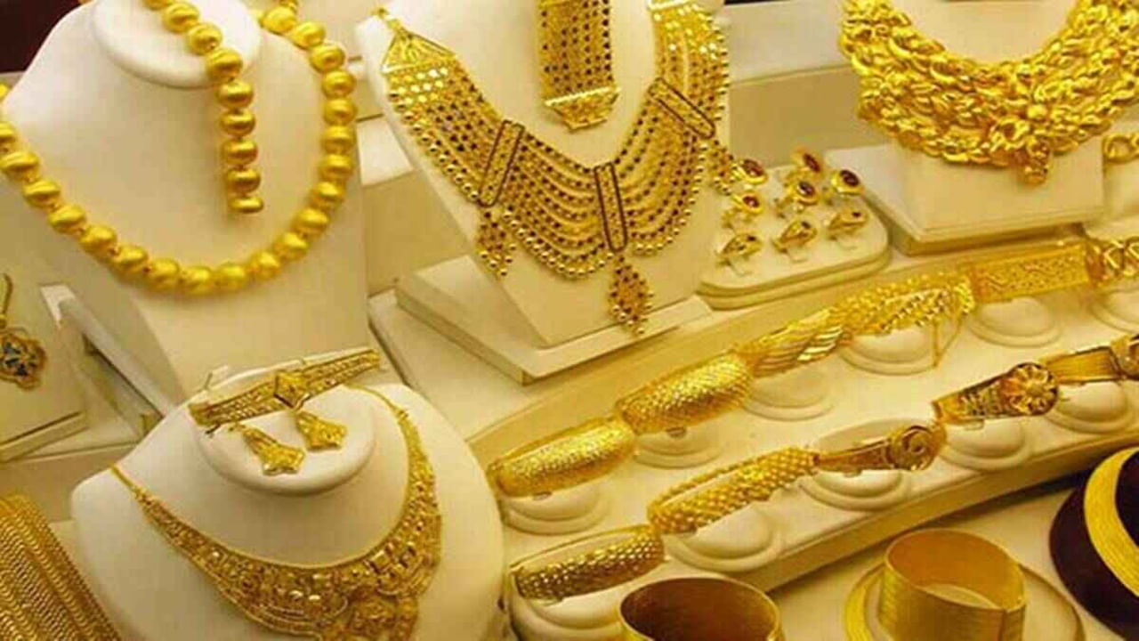 Gold Price Today: పెరుగుతున్న బంగారం ధరలు.. హైదరాబాద్లో తులం గోల్డ్ ధర ఎంతంటే.. Gold Price Today: పెరుగుతున్న బంగారం ధరలు.. హైదరాబాద్లో తులం గోల్డ్ ధర ఎంతంటే..