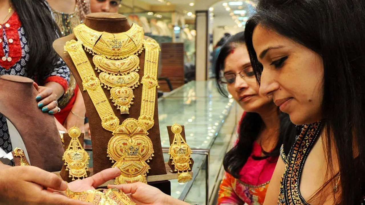 Gold Price: మహిళలకు షాక్‌.. కొన్ని గంటల వ్యవధిలోనే భారీగా పెరిగిన బంగారం, వెండి ధరలు