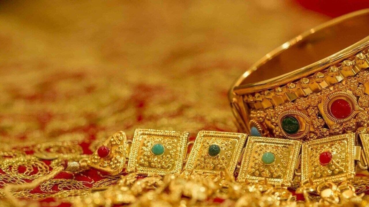 చెన్నైలో 24 క్యారెట్ల 10 గ్రాముల బంగారం ధర రూ.1,01,620 ఉండగా, 22 క్యారెట్ల 10 గ్రాముల ధర రూ.93,150 వద్ద ఉంది.బెంగళూరులో 24 క్యారెట్ల 10 గ్రాముల బంగారం ధర రూ.1,01,620 ఉండగా, 22 క్యారెట్ల 10 గ్రాముల ధర రూ.93,150 వద్ద ఉంది.