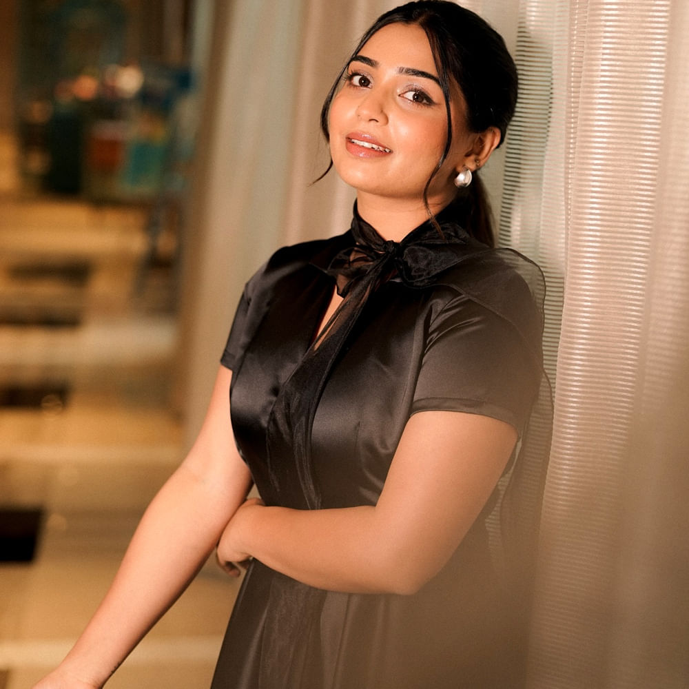 తమిళ్ లో సూపర్ హిట్‌గా నిలిచిన సినిమాల్లో 96 సినిమా ఒకటి. మక్కల్ సెల్వన్ విజయ్ సేతుపతి , త్రిష జంటగా నటించిన 96 సినిమా ఎంత పెద్దగా విజయం సాధించిందో అందరికీ తెలుసు. ఈ సినిమాలో సమంత చిన్ననాటి పాత్ర చేసిన నటి గుర్తుందా.?