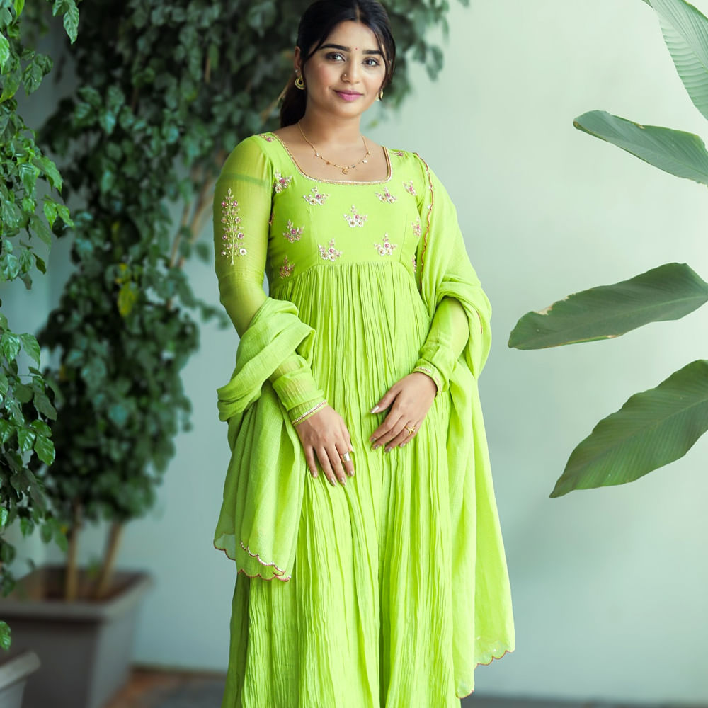 తెలుగులోనూ ఓ సినిమా చేసింది. సంతోష్ శోభన్ హీరోగా నటించిన సినిమాలో ఈ అమ్మడు హీరోయిన్ గా చేసింది. శ్రీదేవి శోభన్ బాబు అనే సినిమాలో చేసింది ఈ అమ్మడు. ప్రస్తుతం ఈ అమ్మడు సోషల్ మీడియాలో చాలా యాక్టివ్ గా ఉంటుంది.