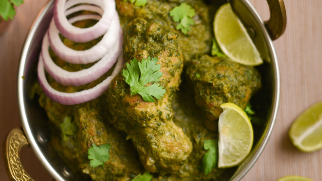 ఇక నిమ్మలో విటమిన్‌ సి పుష్కలంగా ఉంటుందని ప్రత్యేకంగా చెప్పాల్సిన పనిలేదు. ఇది ఆహారం నుంచి ఐరన్‌ను గ్రహించేందుకు ఉపయోగపడుతుంది. చికెన్‌లో లీన్ ప్రోటీన్, అవసరమైన విటమిన్స్, బి6, బి12, ఐరన్ వంటి ఖనిజాలు ఎక్కువగా ఉంటాయి. చికెన్‌లో కాల్షియం కూడా ఉంటుంది. దీనిని సరిగ్గా గ్రహించేందుకు బాడీకి విటమిన్ సి అవసరం. చికెన్‌లో నిమ్మరసం కలుపుకోవడం వల్ల ఎలాంటి సమస్యలు ఉండదు. పైగా లాభాలే ఉన్నాయి.