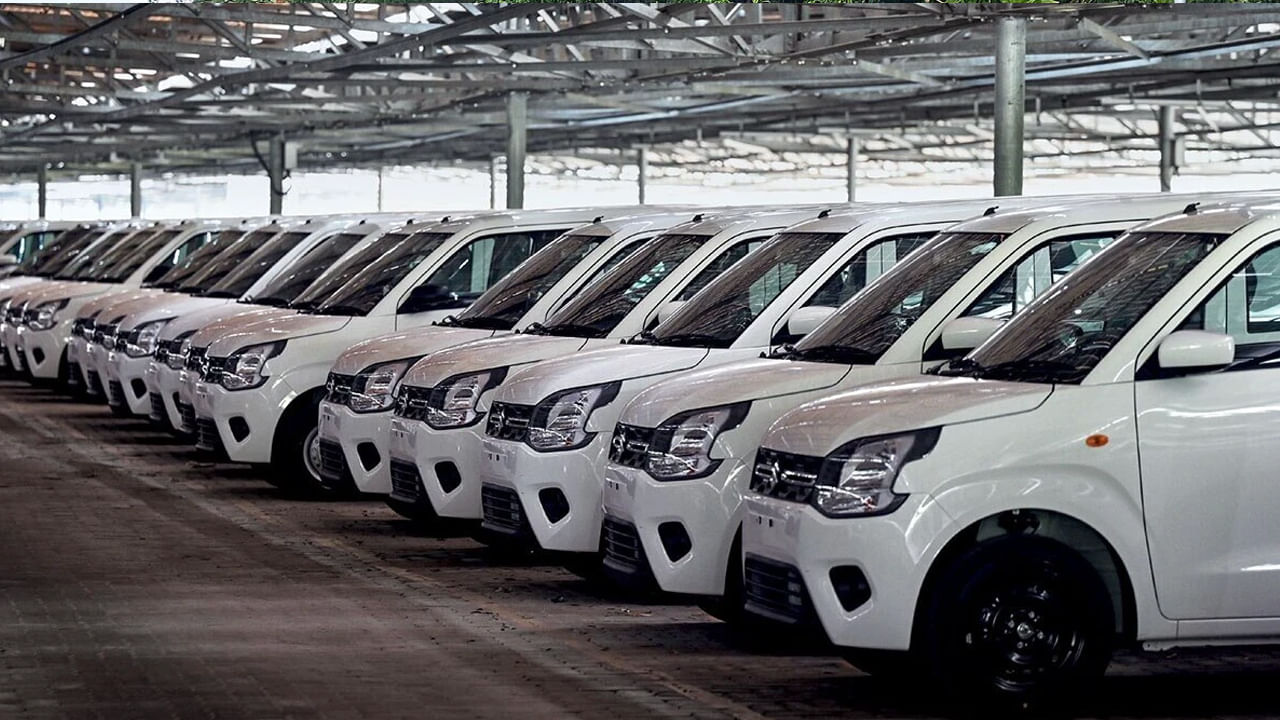 GST: గుడ్ న్యూస్.. తగ్గనున్న కార్ల ధరలు.. ఎంత తగ్గుతాయంటే..?