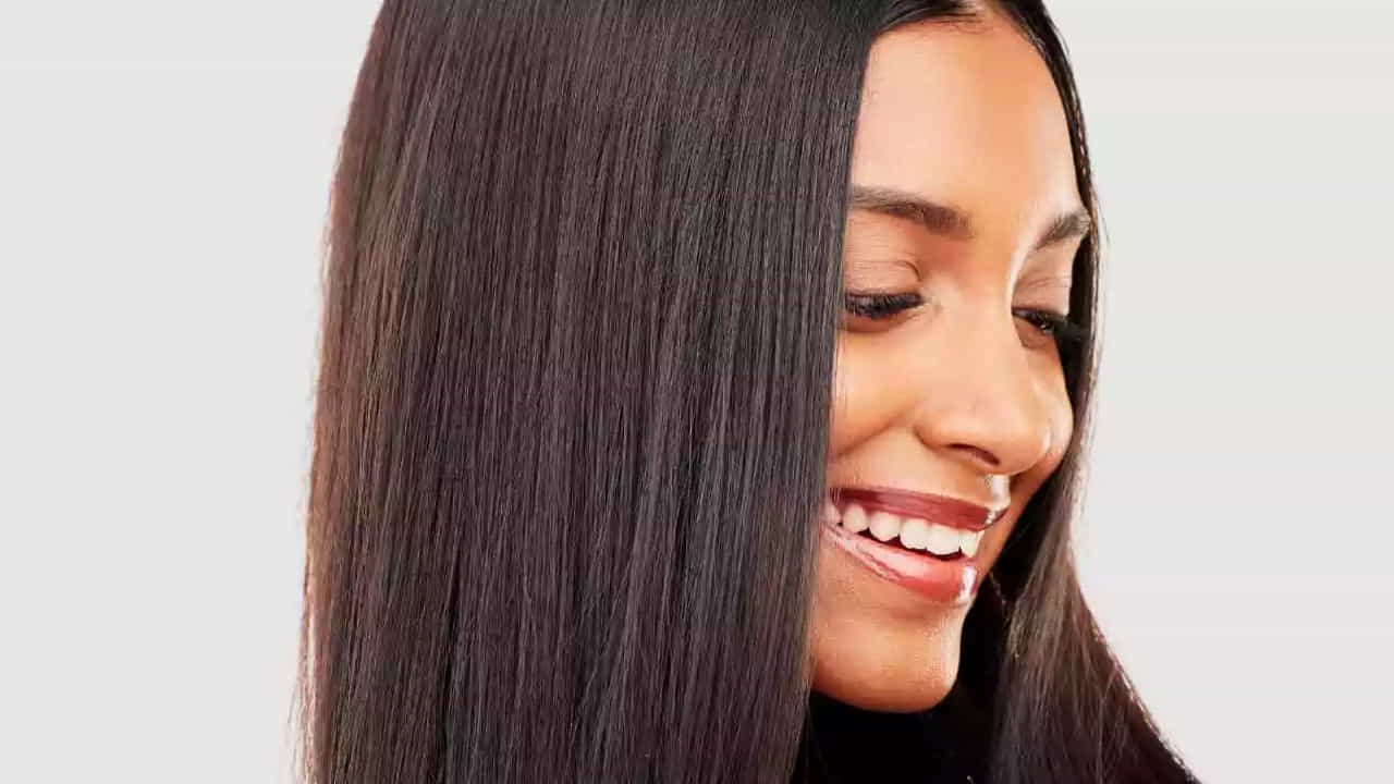  అలాగే మీ జుట్టు ఆరోగ్యంగా మృదువుగా పెరగాలంటే, జుట్టును ప్రతి ఆరు నుంచి ఏనిమిది వారాలకు ఒకసారి కత్తిరించాలంట. అలాగే జుట్టు పోషకు అనువైన ఆహారం తీసుకోవాలని, జుట్టు విషయంల తప్పక పలు జాగ్రత్తలు తీసుకోవాలని సూచిస్తున్నారు ఆరోగ్య నిపుణులు.