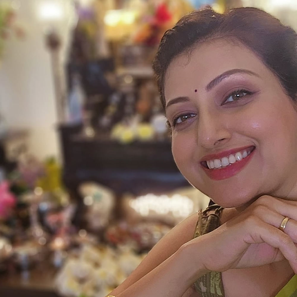 ఆ తర్వాత తెలుగులో అధినేత, అహా నా పెళ్లంటా వంటి చిత్రాల్లో నటించింది. పవర్ స్టార్ పవన్ కళ్యాణ్ నటించిన అత్తారింటికి దారేది సినిమాలో స్పెషల్ సాంగ్ చేసింది. అలాగే రామయ్యా వస్తావయ్యా, సోగ్గాడే చిన్ని నాయనా వంటి చిత్రాల్లో కనిపించింది.