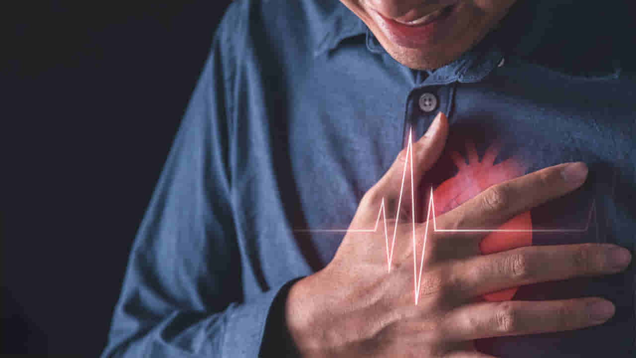 Heart Failure Signs: గుండె పోటుకు కనిపించే 5 లక్షణాలు.. విస్మరించారో వెలకట్టలేని మూల్యం చెల్లించక తప్పదు