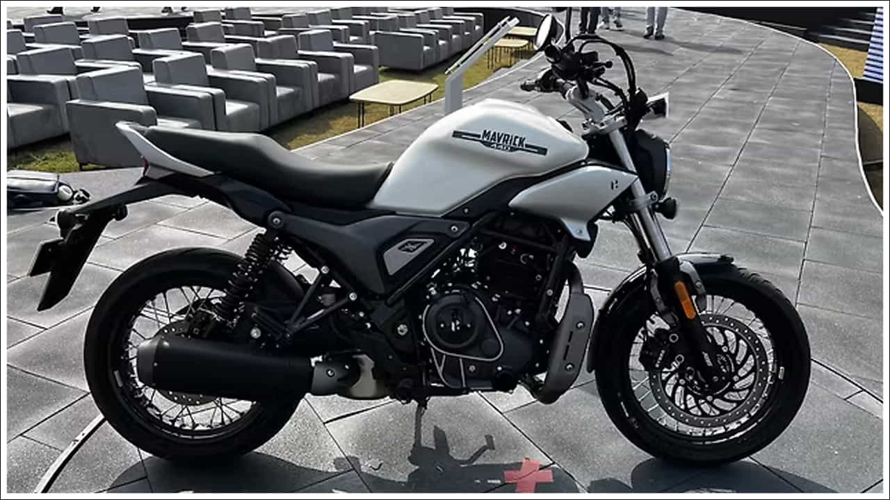 ఇంజిన్, సాంకేతిక లక్షణాలు: మావ్రిక్ 440 440cc సింగిల్-సిలిండర్ ఇంజిన్తో నడిచింది. ఇది 27 bhp శక్తిని, 36 Nm టార్క్ను ఉత్పత్తి చేస్తుంది. ఇది 6-స్పీడ్ గేర్బాక్స్, అసిస్ట్, స్లిప్పర్ క్లచ్ను కలిగి ఉంది. ఇది గేర్షిఫ్టింగ్ను సున్నితంగా, స్పోర్టీగా చేస్తుంది. ఈ బైక్ టార్క్ పనితీరు, రైడింగ్ సౌకర్యం కోసం రూపొందించారు.