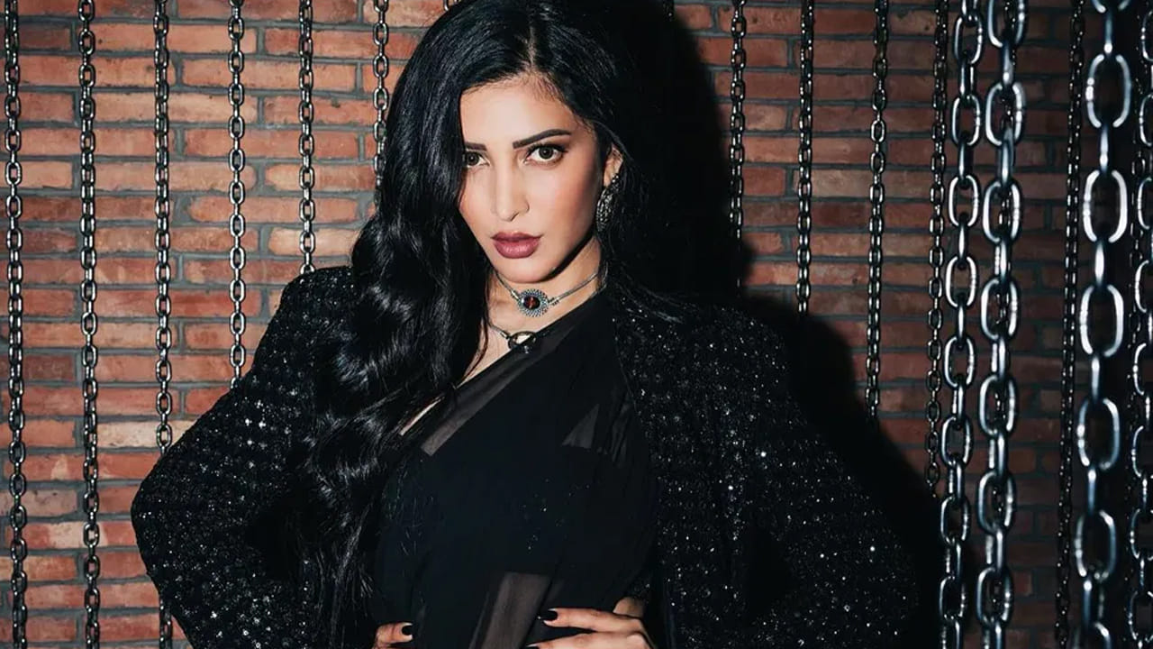 కమర్షియల్ సినిమాల్లో హీరోయిన్ల పాత్రలకు ప్రాధాన్యత తగ్గి చాలా రోజులైపోయింది.. కానీ కనీసం ఓ అరడజన్ సీన్లు, మూడు పాటల కోసమైనా వాళ్లను తీసుకుంటున్నారు. ఇలాంటి సమయంలోనూ కొందరు హీరోయిన్లకు ఆ న్యాయం కూడా జరగట్లేదు. ఆ సినిమాలో వాళ్లెందుకున్నారో కూడా వాళ్లకు కూడా తెలియదు.. శృతి హాసన్ ఈ మధ్య చేస్తున్న సినిమాలు అలాంటివే.