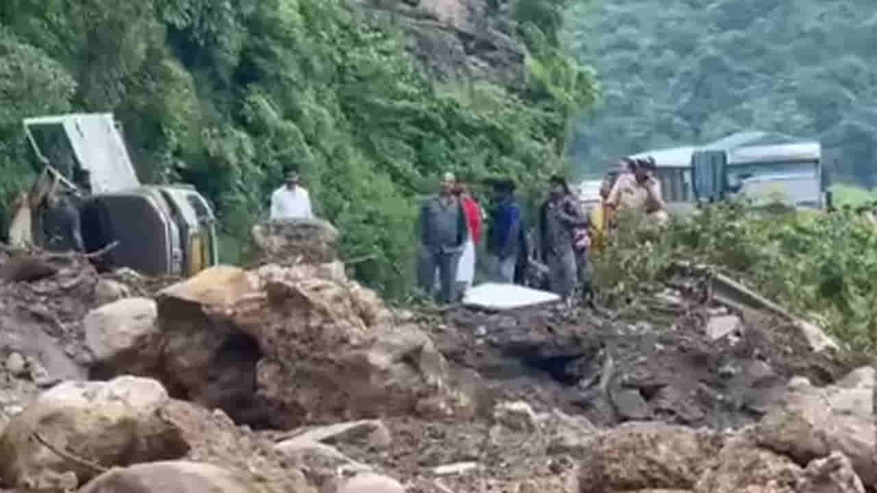 హిమాచల్ ప్రదేశ్లో విరిగిపడిన కొండ చరియలు.. ఆ భయానక దృశ్యాలు ఎలా ఉన్నాయంటే...