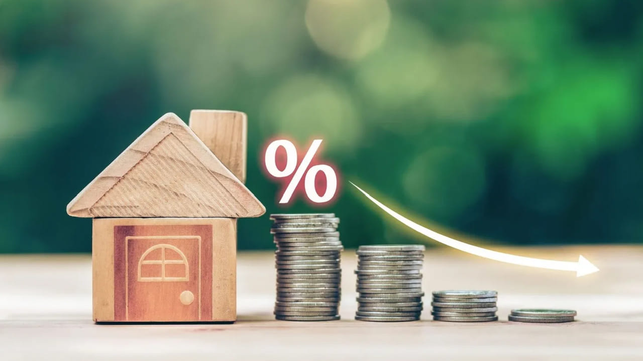 ఐదవ మార్గం స్థిర రేటు నుండి మారడం.. మీరు స్థిర రేటుపై రుణం తీసుకొని ఇప్పుడు ఫ్లోటింగ్‌ ఇంట్రెస్ట్‌ తక్కువగా ఉంటే.. స్థిర రేటు నుంచి ఫ్లోటింగ్‌ రేటుకు మారడం గురించి బ్యాంకుతో మాట్లాడండి. ఫ్లోటింగ్‌ రేటు రెపో రేటుతో ముడిపడి ఉంటుంది. ఇది తక్కువగా ఉన్నప్పుడు వడ్డీని కూడా తగ్గిస్తుంది. ఈ పద్ధతులతో మీరు గృహ రుణాన్ని భారంగా భావించకుండా తెలివిగా నిర్వహించవచ్చు. కొంచెం ప్రణాళిక, బ్యాంకుతో సరైన సంభాషణ మీకు లక్షల రూపాయలు ఆదా చేస్తుంది.