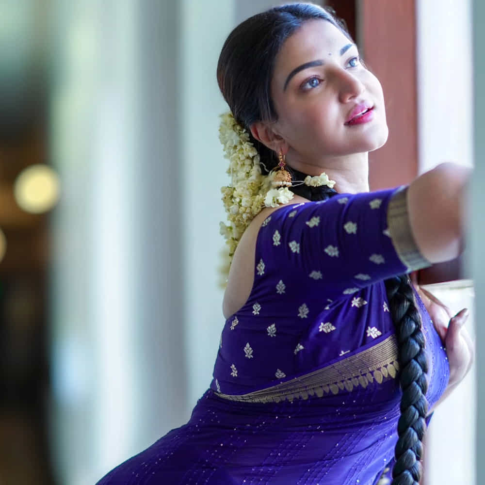 వీరసింహారెడ్డి సినిమాలో తన నటనతో పాటు అందంతోనూ అలరించింది హనీ రోజ్. అయితే వీరసింహారెడ్డి ఆమె ఫస్ట్ తెలుగు సినిమా కాదు. ఈ వర్షం సాక్షిగా అనే మూవీతో 2014 ఆమె తెలుగు ఆడియెన్స్ను పలకరించినా.. ఆ సినిమా అంతగా క్లిక్ అవ్వలేదు.