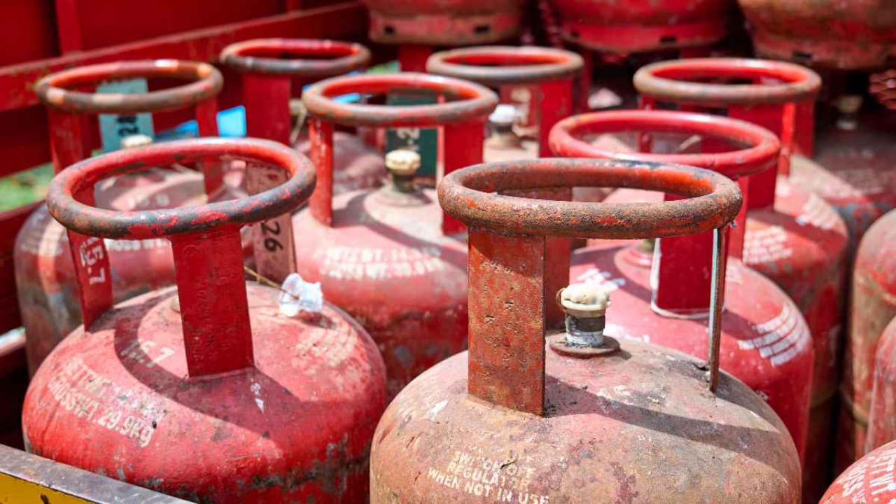 Gas Safety Precautions: గ్యాస్ సిలిండర్లోని గడువు తేదీ.. ప్రమాదాలు జరగకుండా ఎలా తెలుసుకోవాలి?