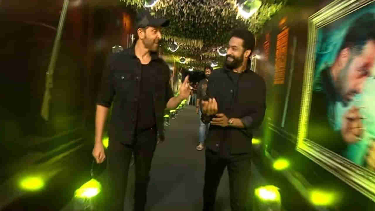 War 2 Pre Release Event: వార్ 2 ప్రీ రిలీజ్ ఈవెంట్.. ఎన్టీఆర్, హృతిక్ లుక్స్ అదుర్స్ అంతే..