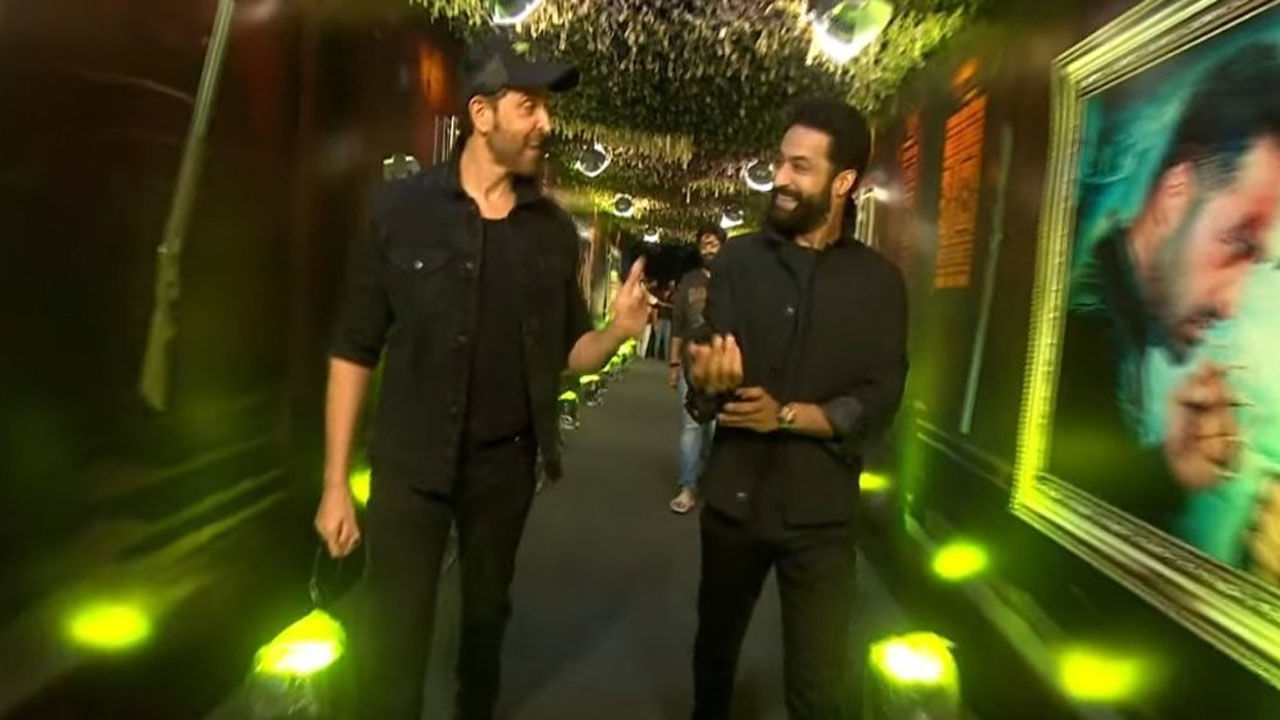 War 2 Pre Release Event: వార్ 2 ప్రీ రిలీజ్ ఈవెంట్.. ఎన్టీఆర్, హృతిక్ లుక్స్ అదుర్స్ అంతే..