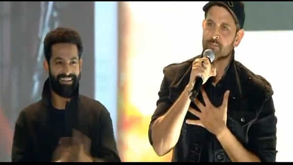 War 2 Pre Release Event : ఎన్టీఆర్ మీకు అన్నా.. నాకు తమ్ముడు.. హృతిక్ రోషన్..