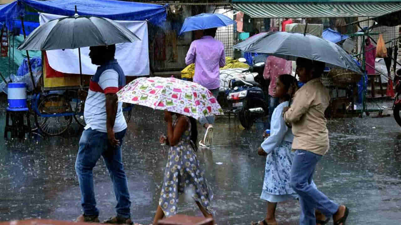 Hyderabad: కాసేపట్లో భారీ వర్షం.. ఆఫీసుల్లో ఉంటే త్వరగా ఇళ్లకు వెళ్లిపోండి..!