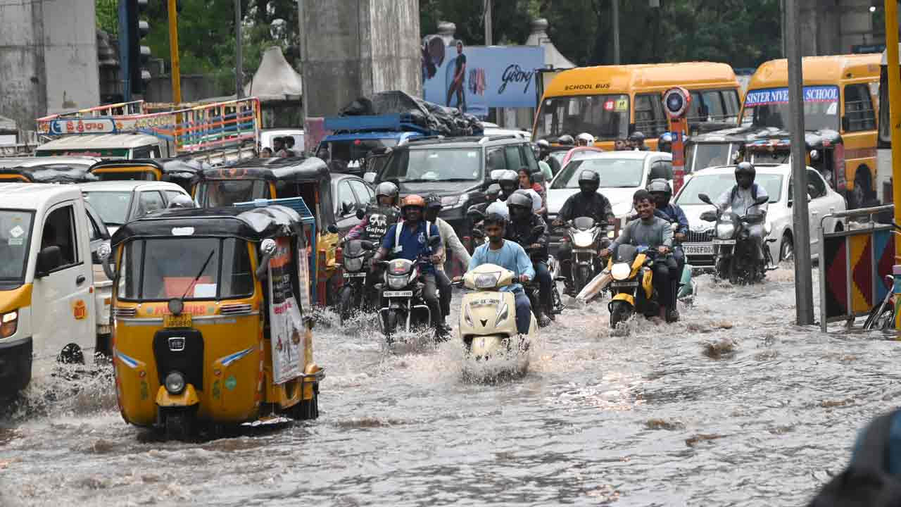 Rain alert: హైదరాబాద్‌కు వరుణగండం.. ఐటీ కంపెనీలకు పోలీసుల కీలక ఆదేశాలు!