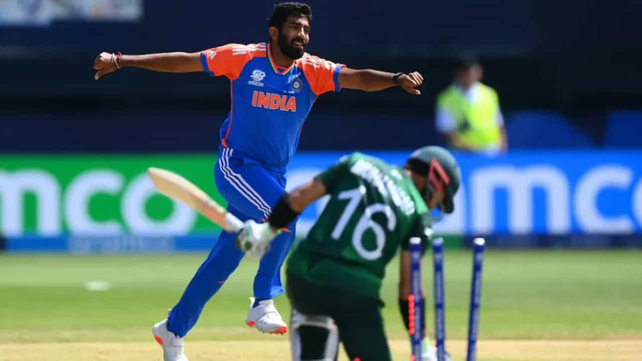 నిరసనలు, బహిష్కరణ పిలుపులు, సరిహద్దులో కొనసాగుతున్న ఉద్రిక్తతల మధ్య, భారత్ వర్సెస్ పాకిస్తాన్ సెప్టెంబర్ 14న ఆసియా కప్‌లో తమ మొదటి ఘర్షణను కలిగి ఉంటాయి. ప్రతి ఈవెంట్ లాగానే, భారత్ వర్సెస్ పాకిస్తాన్ ఇందులో కూడా ఒకే గ్రూప్ (A)లో ఉన్నాయి. గ్రూప్ దశలో రెండూ తలపడతాయి. UAE లేదా ఒమన్ ఆశ్చర్యకరమైన ఓటమిని చవిచూడకపోతే, ఇరుజట్లు సూపర్-4 రౌండ్‌లో కూడా తలపడటం దాదాపు ఖాయం. రెండు జట్లు సూపర్-4లో కూడా మొదటి, రెండవ స్థానంలో నిలిచినట్లయితే, ఫైనల్‌లో కూడా తలపడతారు.