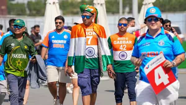 Asia Cup 2025 : భారత్-పాక్ మ్యాచ్ టికెట్ల రేటు చూసి ఫ్యాన్స్ ఫ్యూజులు అవుట్.. ఏకంగా 60రెట్లు ఎక్కువట