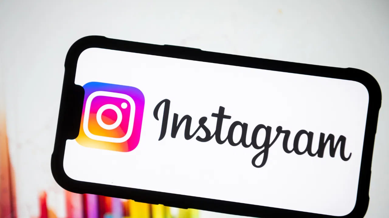 20 నిమిషాల రీల్స్: ఇన్‌స్టాగ్రామ్ రీల్స్ నిడివిని కూడా పెంచింది. ఇప్పుడు మీరు 20 నిమిషాల నిడివి గల రీల్స్‌ను అప్‌లోడ్ చేయవచ్చు. దీని ద్వారా కంటెంట్ క్రియేటర్లు మరింత డీటైల్డ్‌గా వీడియోలను రూపొందించగలరు. ఈ కొత్త అప్‌డేట్‌లు ఇన్‌స్టాగ్రామ్‌ను మరింత ఆసక్తికరంగా, యూజర్ ఫ్రెండ్లీగా మార్చనున్నాయి. 
