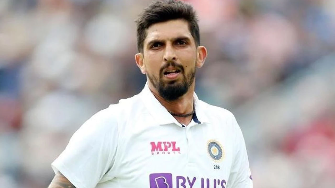 2. ఇషాంత్ శర్మ: పొడవైన ఫాస్ట్ బౌలర్ ఇషాంత్ శర్మ భారత జట్టు తరపున 105 టెస్టులు, 80 వన్డేలు, 14 టీ20 మ్యాచ్‌లు ఆడాడు. ఇందులో అతను మొత్తం 434 అంతర్జాతీయ వికెట్లు పడగొట్టాడు. 36 ఏళ్ల ఇషాంత్ చివరిసారిగా నవంబర్ 2021లో టెస్ట్ మ్యాచ్ ఆడాడు. 2016లోనే అతను వైట్ బాల్ క్రికెట్‌కు దూరంగా ఉన్నాడు. ఇప్పుడు అతని అంతర్జాతీయ కెరీర్ దాదాపు ముగిసినట్లుగా పరిగణిస్తున్నారు.