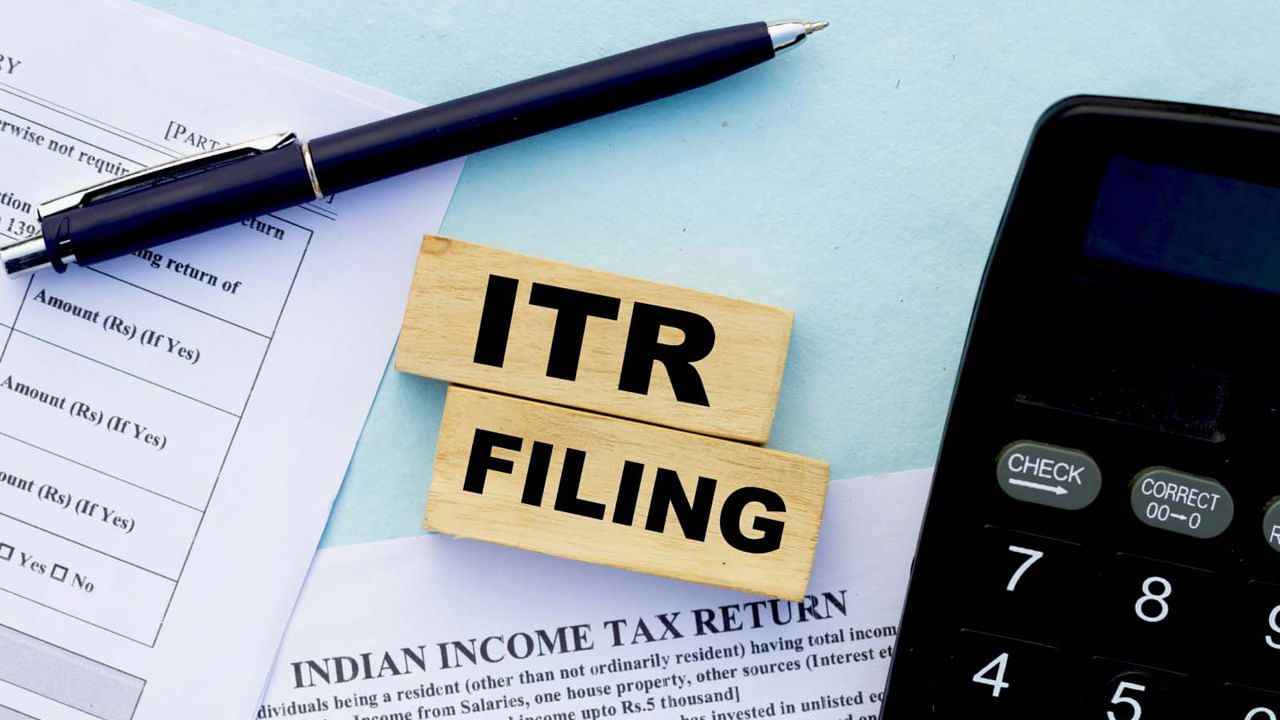 మీరు మీ ఆదాయపు పన్ను రిటర్న్ (ITR) దాఖలు చేయడానికి ఆదాయపు పన్ను శాఖ ఈ-ఫైలింగ్ పోర్టల్‌లో ముందుగా నమోదు చేసుకోవాలి. సెప్టెంబర్ 15తో ITR ఫైలింగ్ గడువు ముగుస్తుంది. డేట్‌ సమీపిస్తున్నందున ఈ-ఫైలింగ్ పోర్టల్‌లో మిమ్మల్ని మీరు ఎలా నమోదు చేసుకోవాలో ఇప్పుడు తెలుసుకుందాం..  