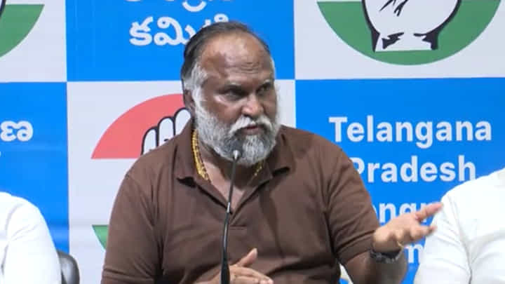 Watch: తెలంగాణ కాంగ్రెస్లోనూ బీజేపీ కోవర్టులు.. జగ్గారెడ్డి కీలక వ్యాఖ్యలు Watch: తెలంగాణ కాంగ్రెస్లోనూ బీజేపీ కోవర్టులు.. జగ్గారెడ్డి కీలక వ్యాఖ్యలు