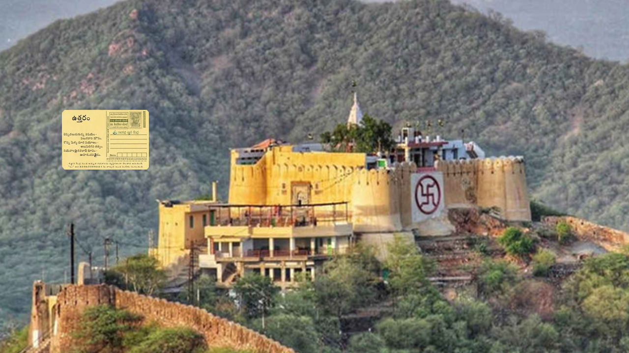 జైపూర్లో ఉన్న ఈ గణేష్ ఆలయానికి 300ల సంవత్సరాల చరిత్ర ఉన్నదంట. ఎందుకంటే ? దీనిని 18 వ శతాబ్ధంలో మహారాజా సవాయి జై సింగ్ II సిటీ ప్యాలెస్లోని చంద్ర మహల్ నుండి టెలిస్కోప్ సహాయంతో గణపతిని చూడగలిగే విధంగా ఆయన ఆలయాన్ని స్థాపించారు. ఈ ఆలయాన్ని చూడటానికి రెండు కళ్లు చాలవంటారు. ముఖ్యంగా ఇక్కడ వినాయకుడు తొండం లేకుండా,పురుషాకృతి రూపంలో బాలగణపయ్యగా కొలువుదీరాడు. దేశ్యప్తంగా ప్రసిద్ధ ఆలయాల్లో ఇది ఒకటి.