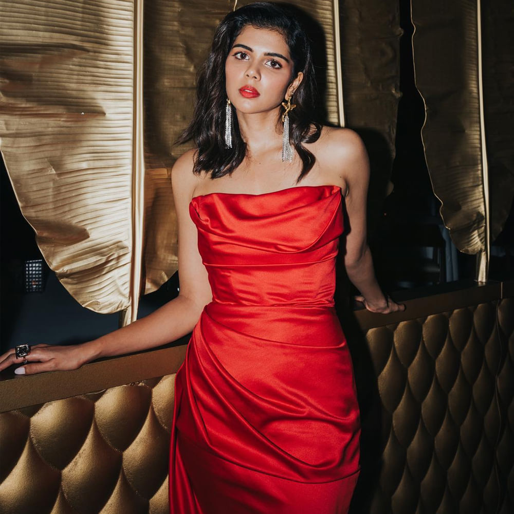 ఆ తర్వాత చిత్రలహరి, రణరంగం సినిమాలతో ఆకట్టుకుంది. తెలుగులో మంచి అవకాశం వస్తే నటించేందుకు రెడీగా ఉంది ఈ బ్యూటీ. తెలుగులో కళ్యాణి సినిమా చేసి ఆరేళ్లు అవుతుంది. కానీ ఇప్పటికీ సరైన బ్రేక్ మాత్రం అందుకోలేదు. 