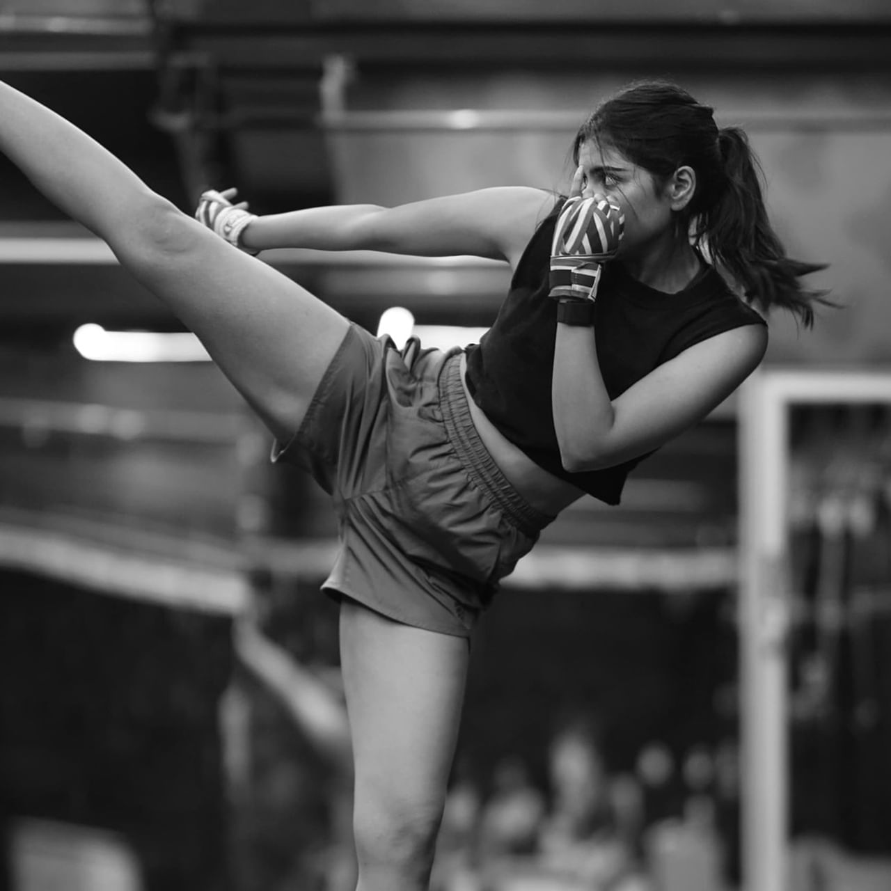 బాక్సింగ్ బ్యూటీని గుర్తుపట్టారా.. ? తెలుగులో చేసింది తక్కువ సినిమాలే.. అయినా విపరీతమైన క్రేజ్ సొంతం చేసుకుంది. స్టార్ హీరోలతో మూడు సినిమాల్లో నటిస్తే అందులో ఒక్కటి మాత్రమే బ్లాక్ బస్టర్ హిట్టయ్యింది. కానీ ఇప్పుడు మలయాళంలో బ్యాక్ టూ బ్యాక్ సినిమాలతో దూసుకుపోతుంది. ఇంతకీ ఈ బ్యూటీ ఎవరో తెలుసా.. ? 