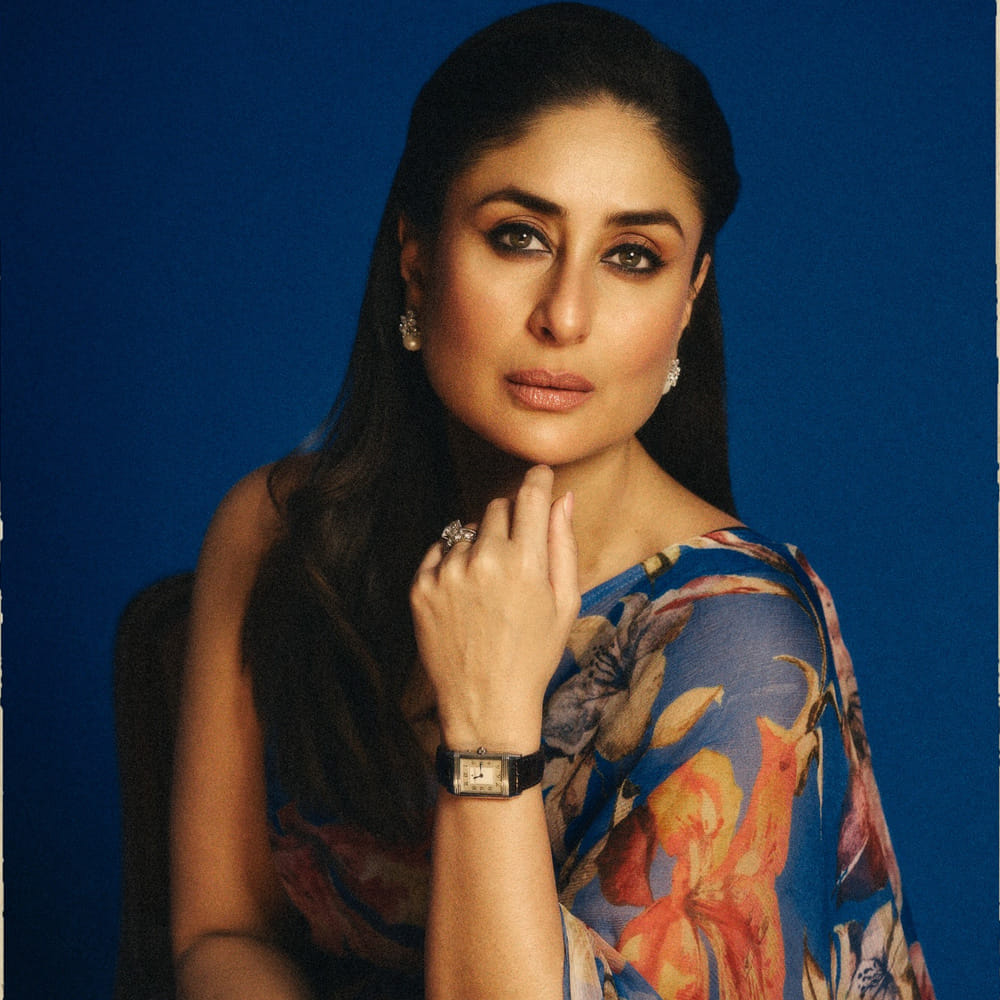 కరీనా కపూర్.. బాలీవుడ్ ఇండస్ట్రీలో ఒకప్పుడు ఆమె సంచలనం. షారుఖ్, సల్మాన్ ఖాన్, హృతిక్ రోషన్, షాహిద్ కపూర్ వంటి స్టార్ హీరోలతో కలిసి నటించిన ఈ ముద్దుగుమ్మ.. ఇప్పుడు రీఎంట్రీ ఇస్తుంది. వయసు పెరిగినా అందం, రెమ్యునరేషన్ విషయంలో మాత్రం తగ్గేదేలే అంటుంది.  ప్రస్తుతం ఒక్కో సినిమాకు పది కోట్లు తీసుకుంటుంది. 