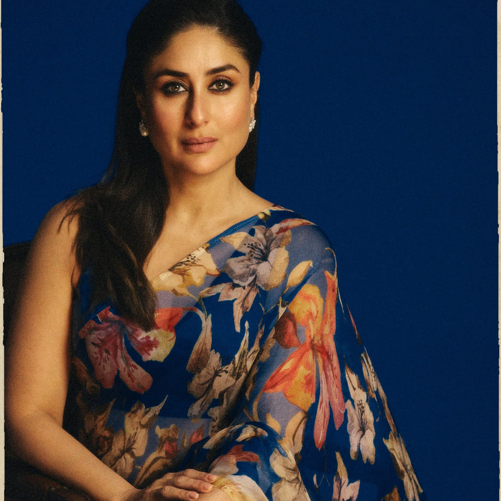 1980 సెప్టెంబర్ 21న జన్మించిన కరీనా.. ఆమె తండ్రి రణధీర్ కపూర్. బాలీవుడ్ ఇండస్ట్రీలో ఆయన సూపర్ స్టార్. చిన్న వయసులోనే హీరోయిన్ కావాలనే కోరిక ఉండేదట. ఆమె తల్లి బబిత.. కహో నా ప్యార్ హై సినిమాతో ఇండస్ట్రీలోకి అడుగుపెట్టింది. 