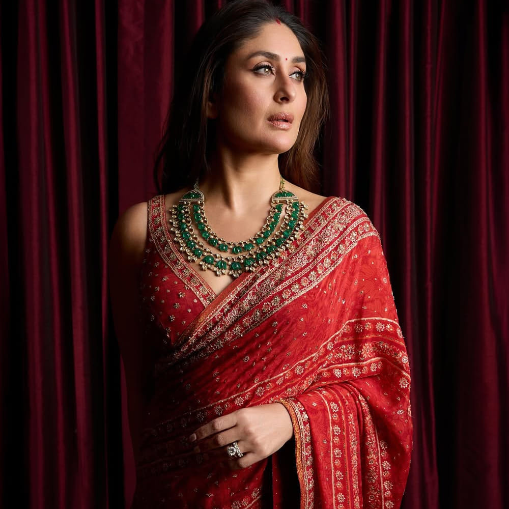 ఫస్ట్ మూవీతోనే అందరి దృష్టిని ఆకర్షించిన కరీనా.. సైఫ్ అలీఖాన్ ను ప్రేమించి పెళ్లి చేసుకుంది. నివేదికల ప్రకారం ఆమె ఆస్తులు రూ.485 కోట్లు. ఒక్కో సినిమాకు రూ.12 కోట్లు పారితోషికం తీసుకుంటుంది. అలాగే బ్రాండ్ ప్రమోషన్ తో రూ.5 కోట్లు తీసుకుంటుంది. 