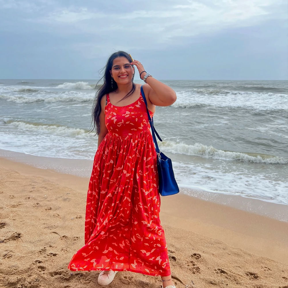 తెలుగులో చాలా మంది చైల్డ్ ఆర్టిస్ట్ లు తమ నటనతో మంచి గుర్తింపు తెచ్చుకున్నారు. పదుల సినిమాల్లో చైల్డ్ ఆర్టిస్ట్ లుగా చేసి ఇప్పుడు హీరో, హీరోయిన్స్ గా మారిన వారు చాలా మంది ఉన్నారు. వారిలో ఈ ముద్దుగుమ్మ ఒకరు..ఆమే క్రేజీ బ్యూటీ కావ్య కళ్యాణ్ రామ్.