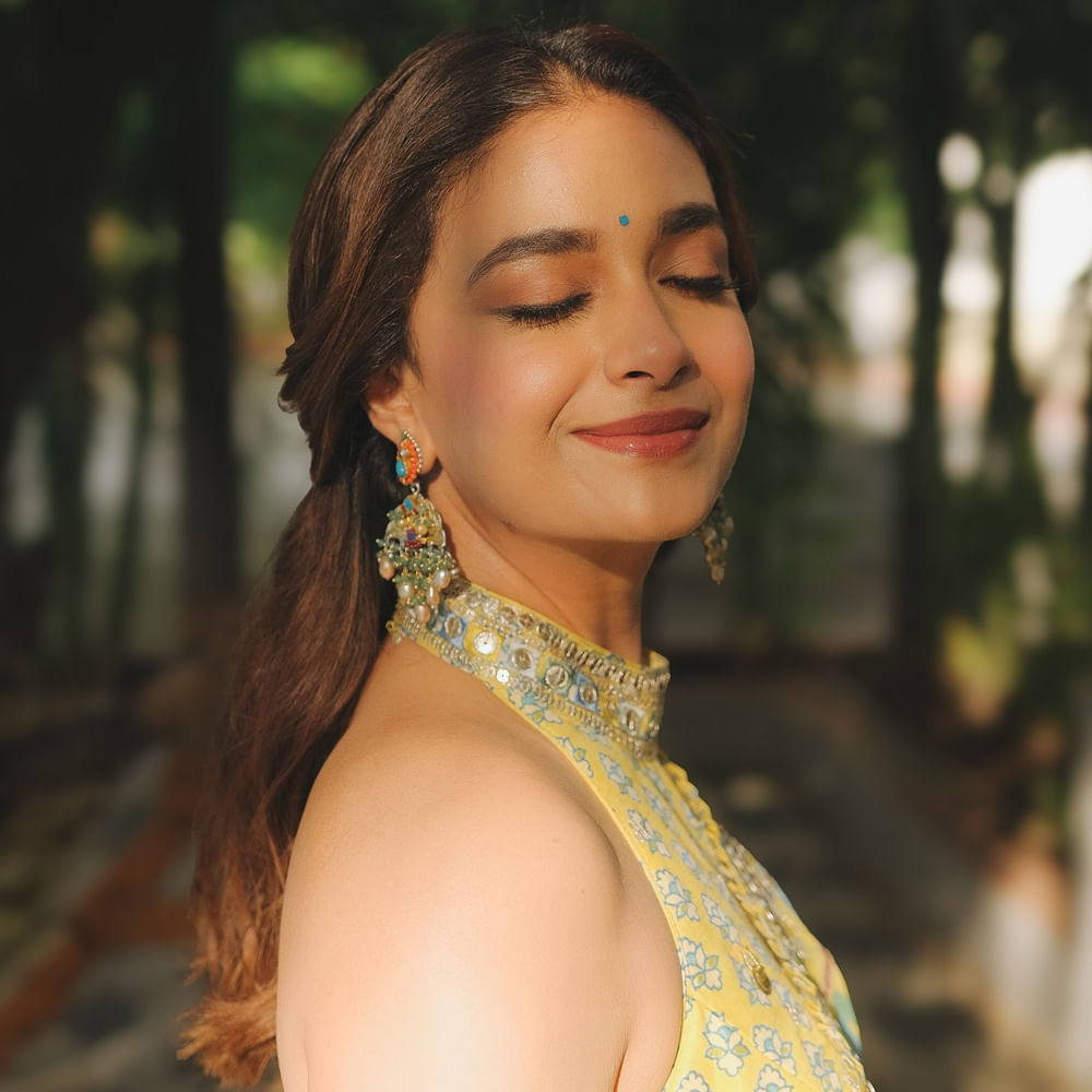 బరువు తగ్గాలనే ఆత్మ విశ్వాసం, తీవ్ర ప్రయత్నం, ఆహారపు కట్టుబాట్లు కలిస్తే ఫలితం తప్పకుండా ఉంటుందని అన్నారు కీర్తి. అలాగే ప్రస్తుతం కొత్త కథలను వింటున్నానని.. త్వరలోనే నూతన సినిమాకు సంబందించిన ప్రకటనలు వస్తాయని తెలిపారు. 