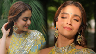 సొగసు చూడతరమా.. పూల చీరలో అందంగా జాన్వీ!