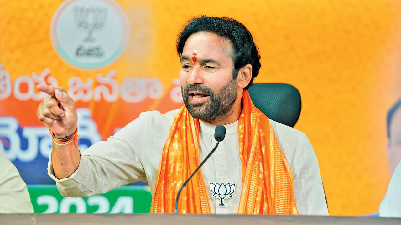 Kishan Reddy: రేవంత్ పగటివేషాలను ప్రజలు నమ్మరు.. వారిని ప్రసన్నం చేసుకోవడానికే ధర్నా.. కిషన్ రెడ్డి ఫైర్..