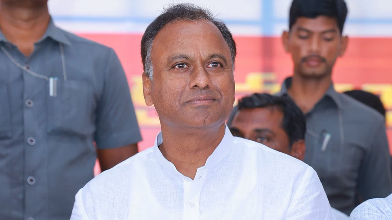 Komatireddy Rajagopal Reddy: పైసలూ మీకే.. పదవులూ మీకేనా? సీఎం రేవంత్‌పై కోమటిరెడ్డి ఫైర్