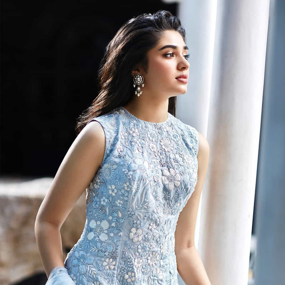 కానీ అంతలోనే టైమ్ టర్న్ అయింది.. వరసగా ఫ్లాపులొచ్చాయి. మాచర్ల నియోజకవర్గం, వారియర్, ఆ అమ్మాయి గురించి మీకు చెప్పాలి, కస్టడీ, మనమే ఫ్లాపులతో కృతి శెట్టి రేంజ్ ఒక్కసారిగా పడిపోయింది.