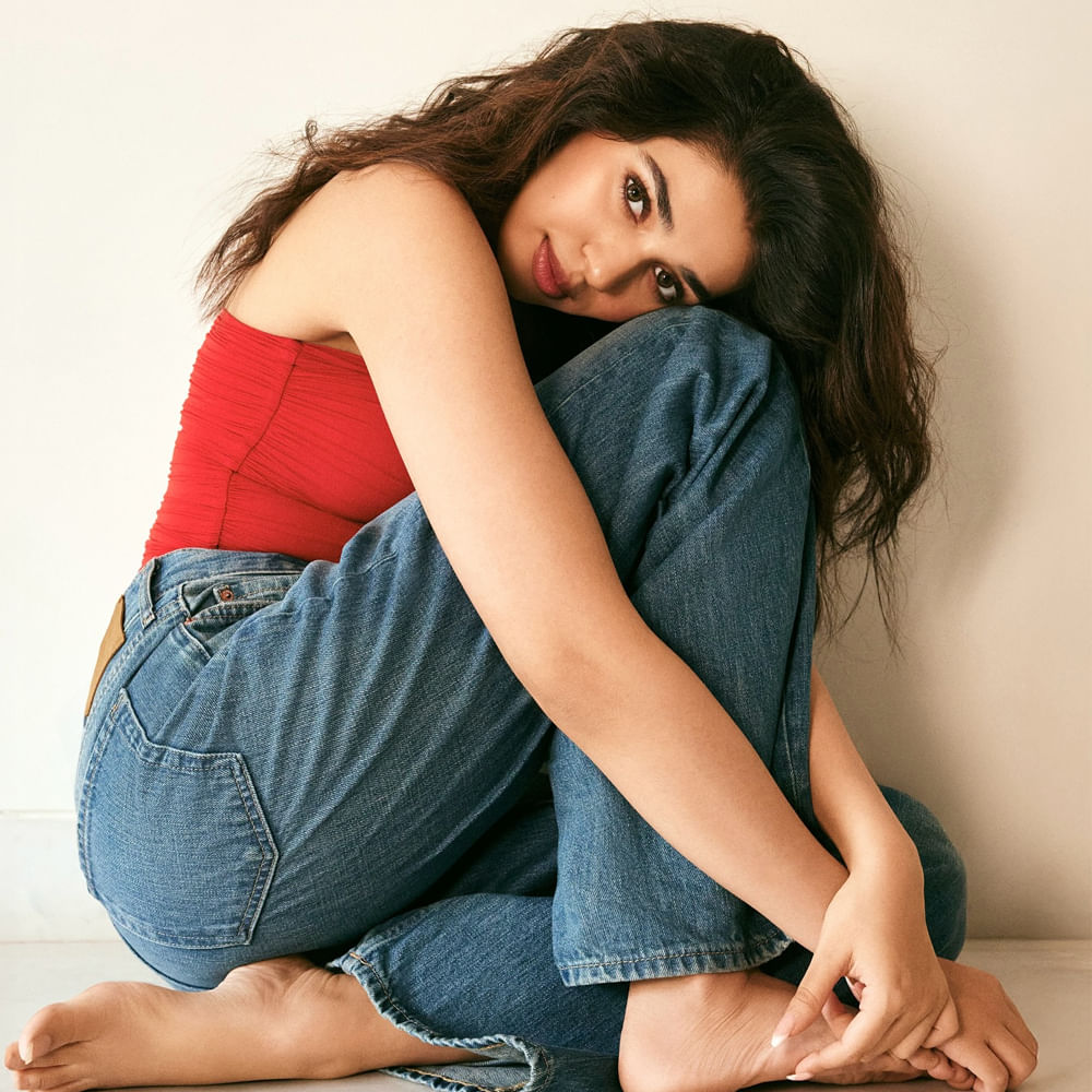 పాన్ ఇండియా సినిమాలు.. మార్కెట్ అంచనాలు.. ప్రేక్షకుల నాడీని పట్టుకోడాలు.. ఓ సినిమా తెరకెక్కించేందుకు.. ఆ సినిమాలో ఆర్టిస్టులను క్యాస్ట్ చేసేందుకు... ఇలాంటి అంశాలనుపట్టుకునే మేకర్స్ ఇప్పుడు ఈమె బోల్డ్ ఫోటోలను చూసి ఛాన్స్ ఇస్తారా? లేక టూ లేట్ అంటూ.. లైట్‌ తీసుకుంటారా? అనేది ఇక్కడ పాయింట్. 