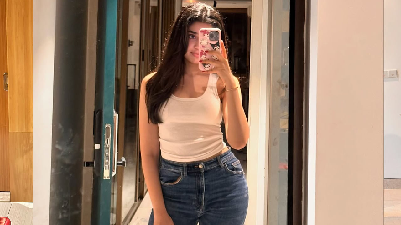 ఉప్పెన సినిమాతో తెలుగు చిత్ర పరిశ్రమలోకి ఎంట్రీ ఇచ్చి, మొదటి సినిమాతో టాలీవుడ్ అభిమానుల మనసు దోచేసుకున్న ముద్దుగుమ్మ కృతి శెట్టి. ఈ బ్యూటీ గురించి ఎంత చెప్పినా తక్కువే. అందం, అభినయం ఈ ముద్దుగుమ్మ సొంతం.  ఉప్పెన తర్వాత చాలా సినిమాల్లో నటించింది ఈ బ్యూటీ.