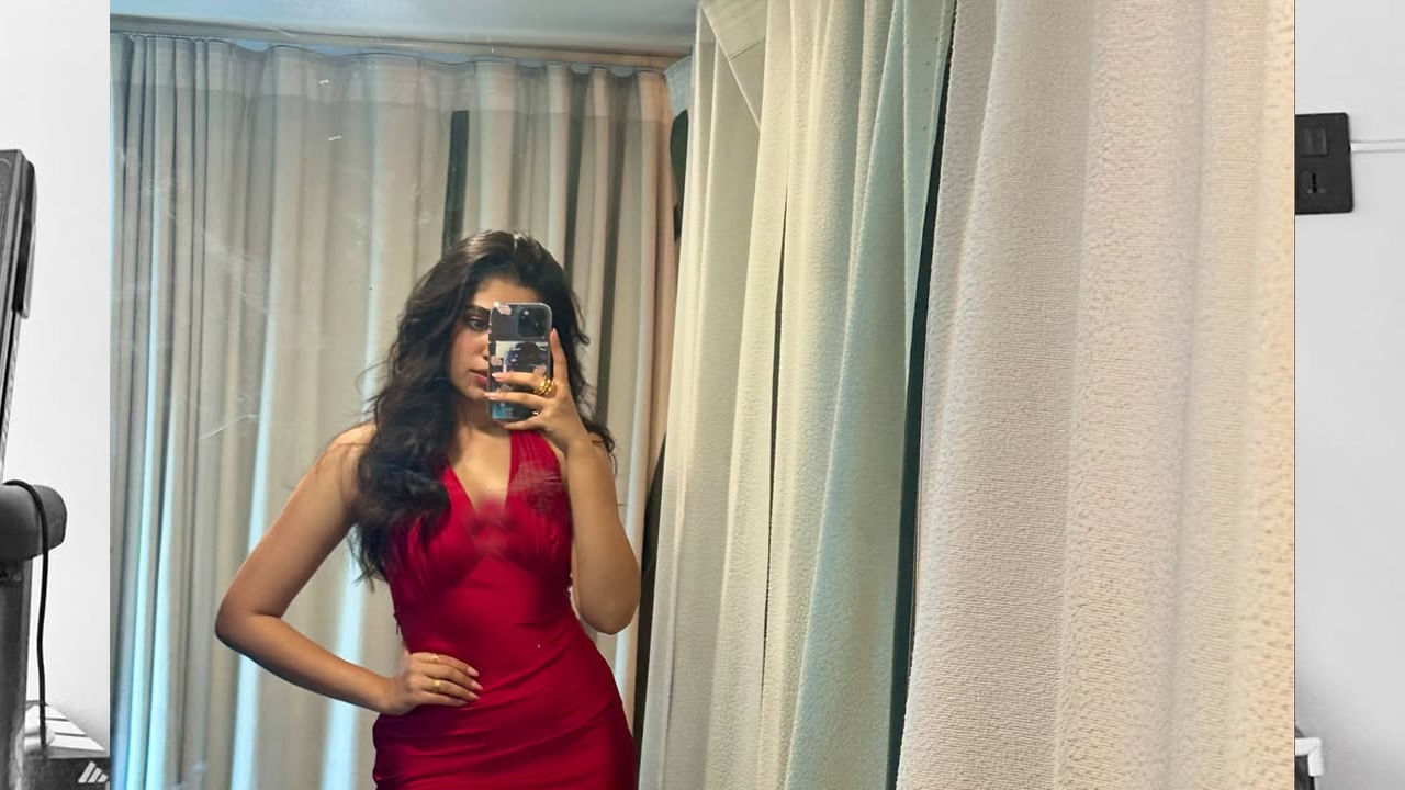 ఇక కృతి శెట్టి సినిమాల పరంగా తన అభిమానులకు దూరంగా ఉన్నప్పటికీ, సోషల్ మీడియాలో మాత్రం ఎప్పుడూ యాక్టివ్‌గా ఉంటూ తన అంద చందాలతో అందరినీ మాయ చేస్తుంది. తాజాగా ఈ అమ్మడు తన ఇన్ స్టాలో పలు ఫొటోలు షేర్ చేసింది.