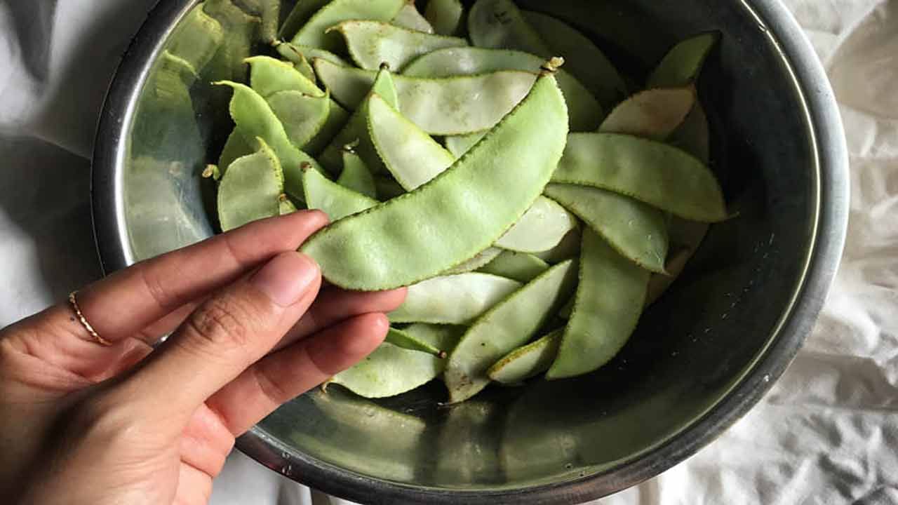 చిక్కుడు కాయల్లోని విటమిన్ బి1 మెదడు పనితీరులో అత్యంత కీలకమైన ఎసిటైల్ కోలీన్ అనే న్యూరో ట్రాన్స్‌మిటర్ ఉత్పత్తిని ప్రేరేపిస్తుంది. బరువు తగ్గాలనుకునేవారికి చిక్కుడుకాయలు మంచి ఔషధంలా పని చేస్తాయి. చిక్కుళ్లలో విటమిన్ బి1 గుండె ఆరోగ్యానికి తోడ్పడుతుంది.