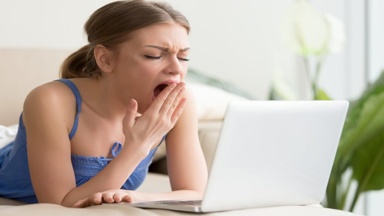  రోజుకు 7 నుండి 8 గంటలు నిద్రపోని వారిలో క్యాన్సర్, స్ట్రోక్, గుండె జబ్బులు, మధుమేహం వచ్చే ప్రమాదం చాలా వరకు పెరుగుతుందని అనేక అధ్యయనాలు వెల్లడించాయి. తక్కువ నిద్రపోవడం వల్ల మీ మెదడు దెబ్బతింటుందని ఒక పరిశోధన పేర్కొంది. దీని వల్ల మీరు అనేక వ్యాధుల బారిన పడవచ్చు.