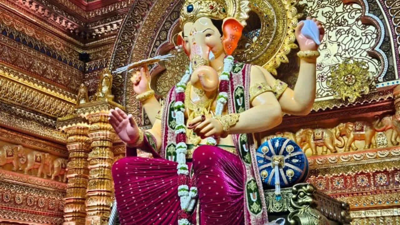లాల్బాగ్చా రాజాను ముంబైకే కాకుండా మొత్తం దేశానికే 'రాజు' అని పిలుస్తారు. అతన్ని 'నవశాచ గణపతి' , కోరికలు తీర్చే రాజు అని కూడా పిలుస్తారు. మత విశ్వాసాల ప్రకారం ఇక్కడకు వచ్చి గణేశుడిని పూజించే వ్యక్తి కోరికలను అన్నిటిని ఖచ్చితంగా బప్పా తీరుస్తాడని నమ్మకం.