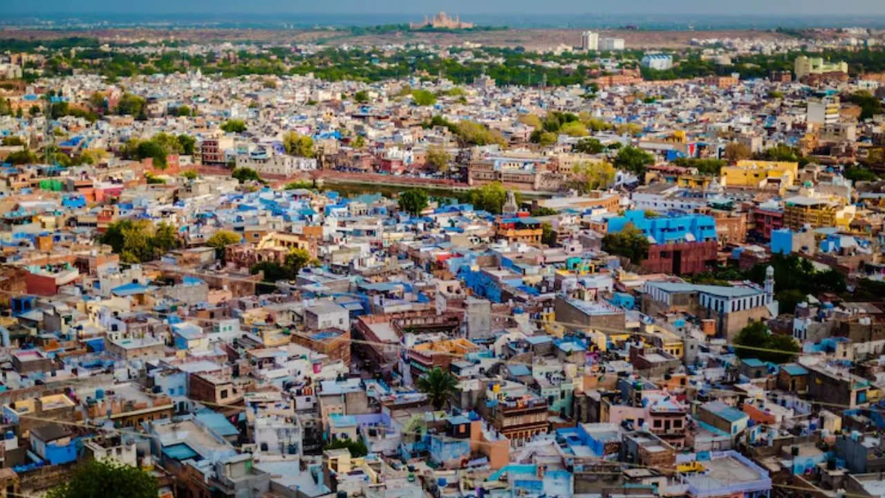 ఈ జాబితాలో తమిళనాడులోని చెన్నై ఏడవ స్థానంలో ఉంది. ఇక్కడ సగటు భూమి రేటు 60 వేల నుండి 95 వేల మధ్య ఉంది. ఈ జాబితాలో తెలంగాణలోని హైదరాబాద్ ఎనిమిదవ స్థానంలో ఉంది. ఇక్కడ సర్కిల్ రేటు 64 వేల నుండి 85 వేల మధ్య ఉంది.