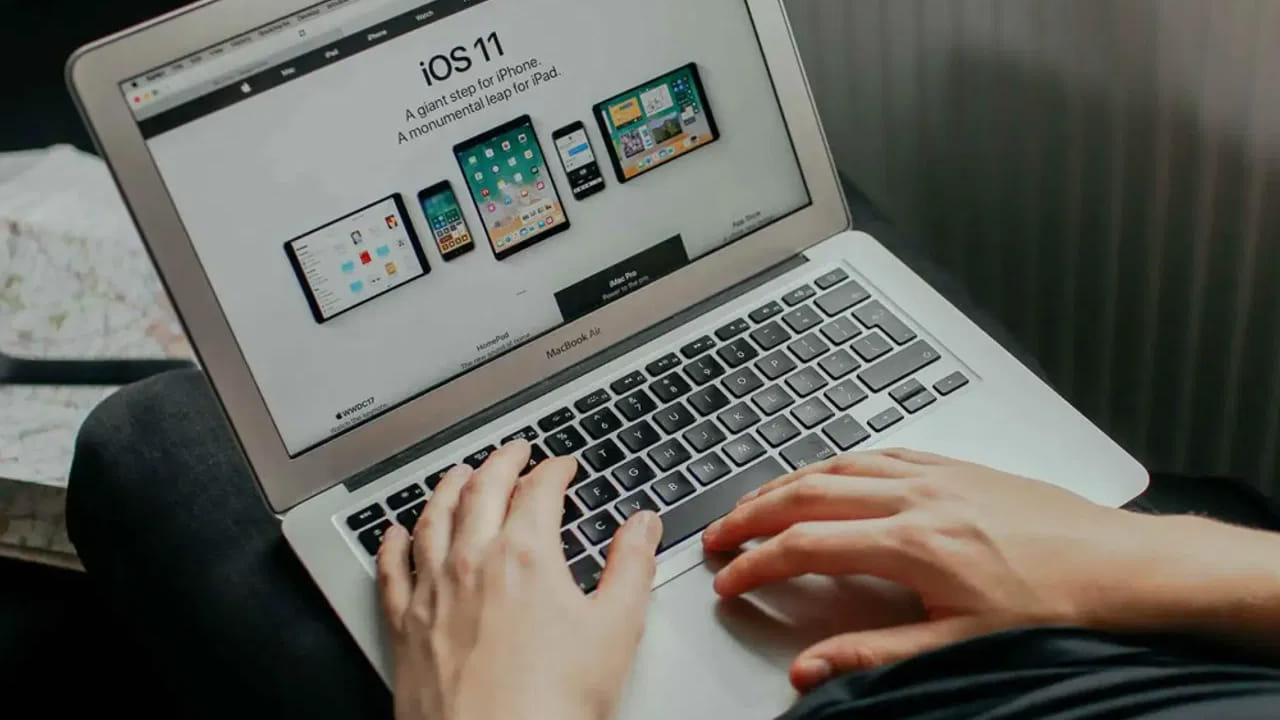 వర్క్ ఫ్రమ్ హోమ్ కల్చర్ పెరిగింది. దీని వల్ల చాలామంది ఇంటి నుంచి పని చేస్తున్నారు. దీని కారణంగా ల్యాప్‌టాప్‌ల వాడకం ఎక్కువైంది. అయితే ల్యాప్‌టాప్‌ని ఎక్కువగా ఉపయోగించడం వల్ల పునరుత్పత్తి ఆరోగ్యంపై ప్రభావం పడుతోంది. రోజంతా ల్యాప్‌టాప్ ఉపయోగించడం వల్ల శరీరంపై చెడు ప్రభావం చూపుతోంది. ల్యాప్‌టాప్ నుంచి వెలువడే వేడి వల్ల చర్మం, అంతర్గత కణజాలం దెబ్బతింటున్నాయి.