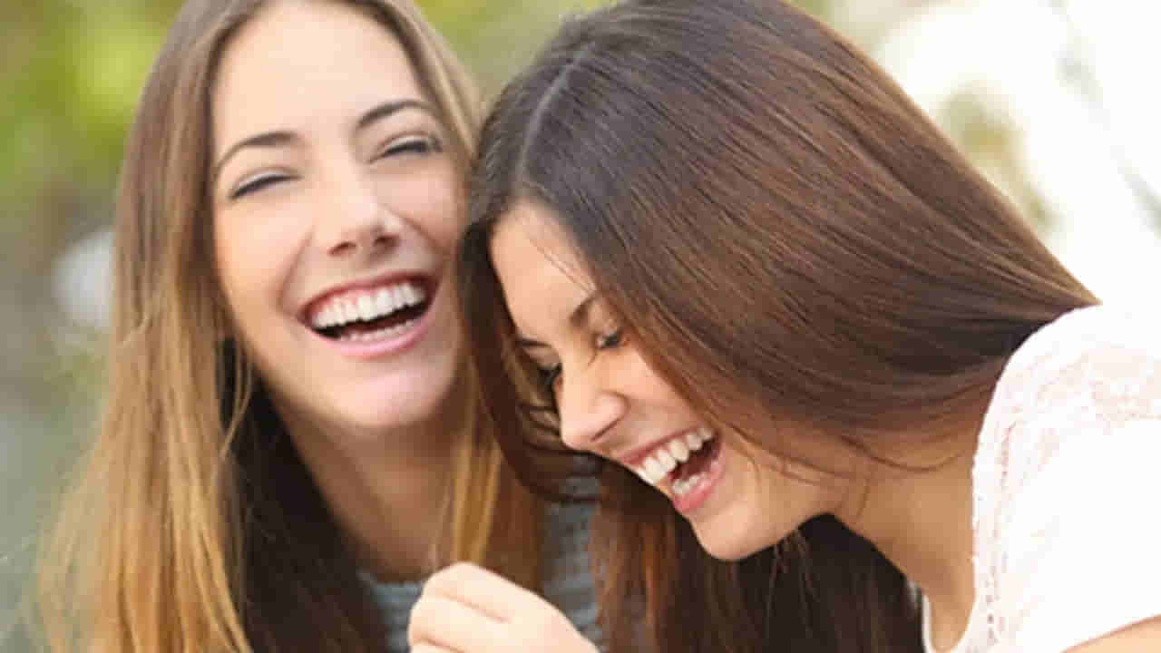 Laughter Therapy: మెదడు నుంచి గుండె వరకు.. లాఫ్టర్ థెరపీ చేసే అద్భుతాలు మీకు తెలసా..?