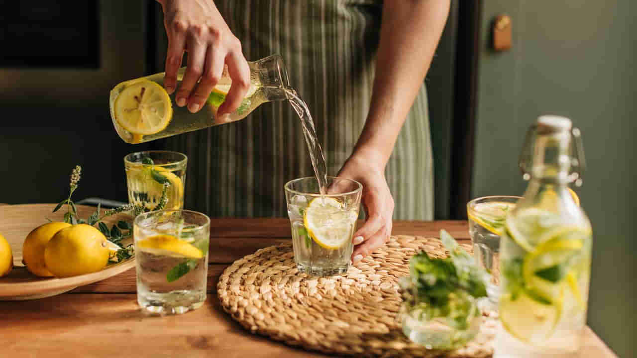 Lemon Water: పొద్దున్నే నిమ్మనీళ్లు తాగే అలవాటు మీకూ ఉందా? ఐతే ఇది మీరు తెలుసుకోవాల్సిందే..