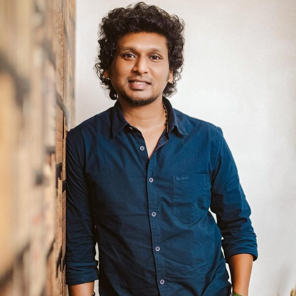 కూలీ సినిమాకు ప్రీ రిలీజ్‌ టైమ్‌లో మామూలు క్రేజ్‌ లేదు. ఫస్ట్ షో పడ్డాక కూడా అదే క్రేజ్‌ ఉందా? అంటే యునానిమస్‌గా యస్‌ అనే టాక్‌ మాత్రం రావడం లేదు. స్టార్స్ ఉన్నారు.. జిమ్మిక్కులున్నాయి.. కానీ, కథ విషయంలో ఇంకాస్త జాగ్రత్త ఎందుకు తీసుకోలేకపోయారనే టాక్‌ వినిపించింది. 